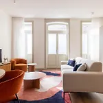 Elegant 2br W Patio By Lovelystay 아파트 *