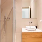Apartman Elegant 2br W Patio By Lovelystay *