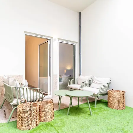 Apartman Elegant 2br W Patio By Lovelystay *