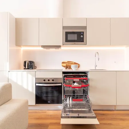 Elegant 2br W Patio By Lovelystay Porto