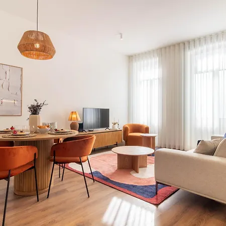 Apartman Elegant 2br W Patio By Lovelystay