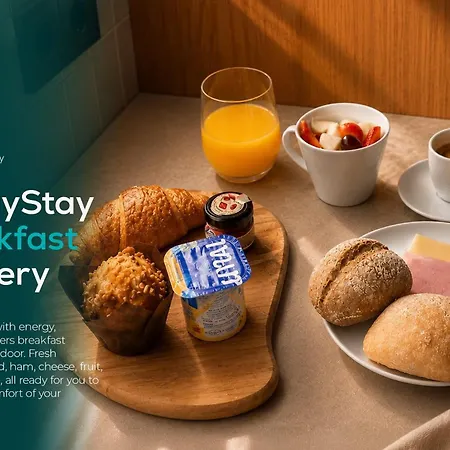 Elegant 2br W Patio By Lovelystay 아파트