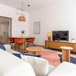 Elegant 2br W Patio By Lovelystay *
