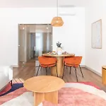 Elegant 2br W Patio By Lovelystay Oporto